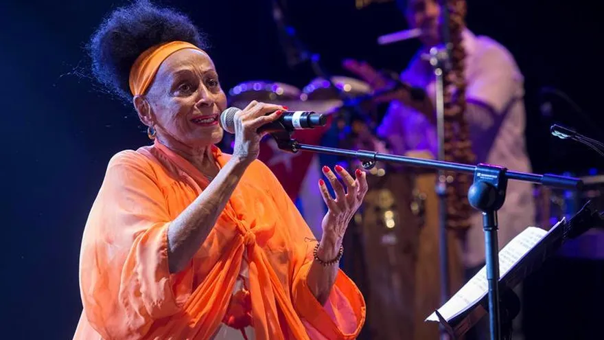 Foto de archivo de la cantante cubana, Omara Portuondo.