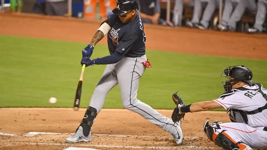 Johan Camargo beneficia a los Bravos con su progreso al bate