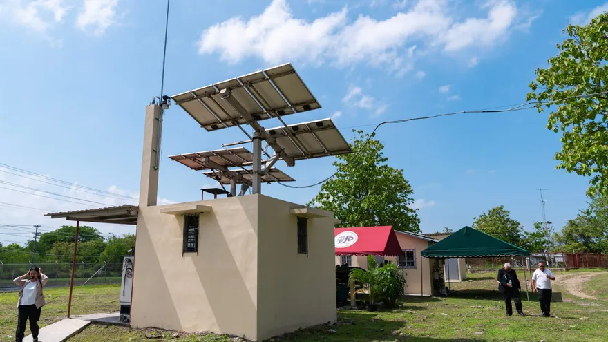 El Centro de Investigación e Innovación Eléctrica, Mecánica y de la Industria (Cinemi) de la Universidad Tecnológica de Panamá inauguró su primer Laboratorio de Paneles Solares Fotovoltaicos, una iniciativa orientada a fortalecer la formación académica y técnica de los estudiantes en el área de energías renovables.