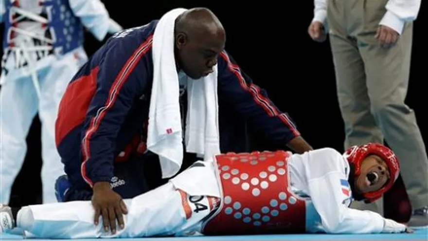 Dominicano Mercedes se rompe ligamento en el taekwondo