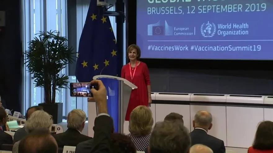 Cumbre mundial arranca con críticas a antivacunas por jugar con fuego