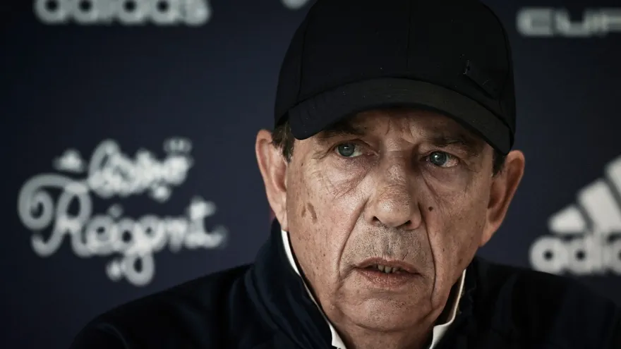 Entrenador Jean-Louis Gasset