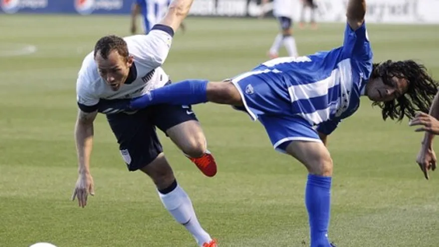 EEUU supera a Honduras y se aferra a la punta