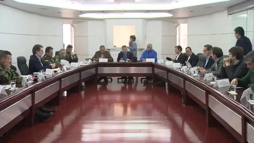 Santos defiende el proceso de paz tras atentado en Colombia