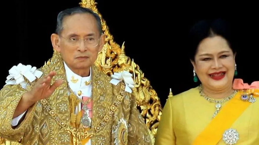 La reina emérita Sirikit de Tailandia.