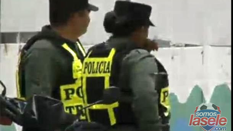 Personal antibomba inspeccionó el Rommel Fernández