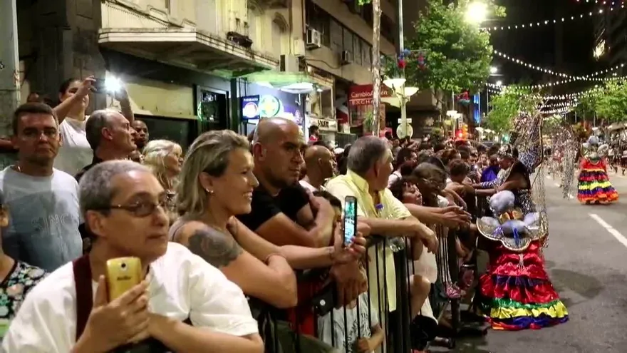Fiesta y alegría en el carnaval de Montevideo