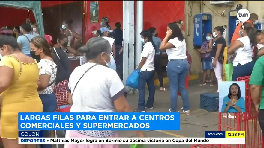 Largas filas en supermercados y centros comerciales de Colón