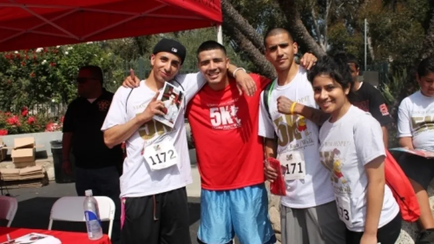 Brandon Ríos corre en contra del cáncer