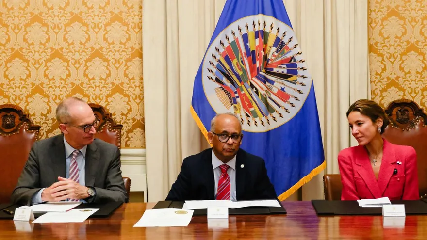 Embajadora Ana Irene Delgado participa en adhesión de Suiza al Protocolo de Neutralidad del Canal de Panamá