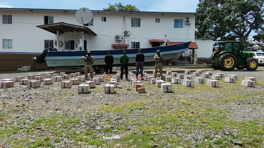 Incautan 1,513 paquetes de presunta droga y aprehenden a tres personas en Punta Burica