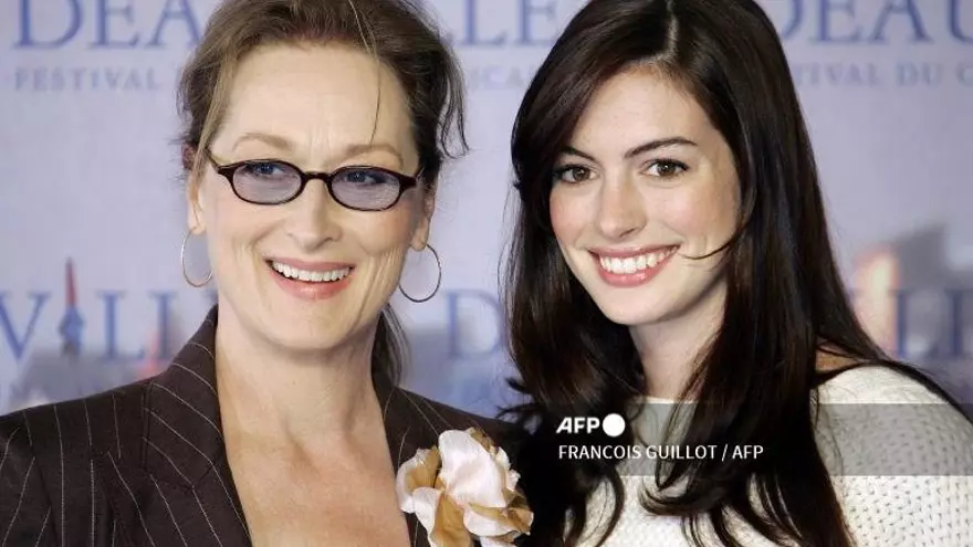 Meryl Streep (izquierda) y Anne Hathaway (derecha)