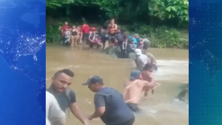 La dura situación de los migrantes para atravesar el Darién