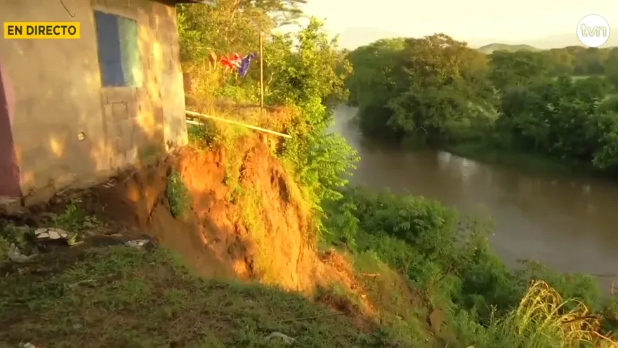 Casa cerca de caer a un río en Chiriquí