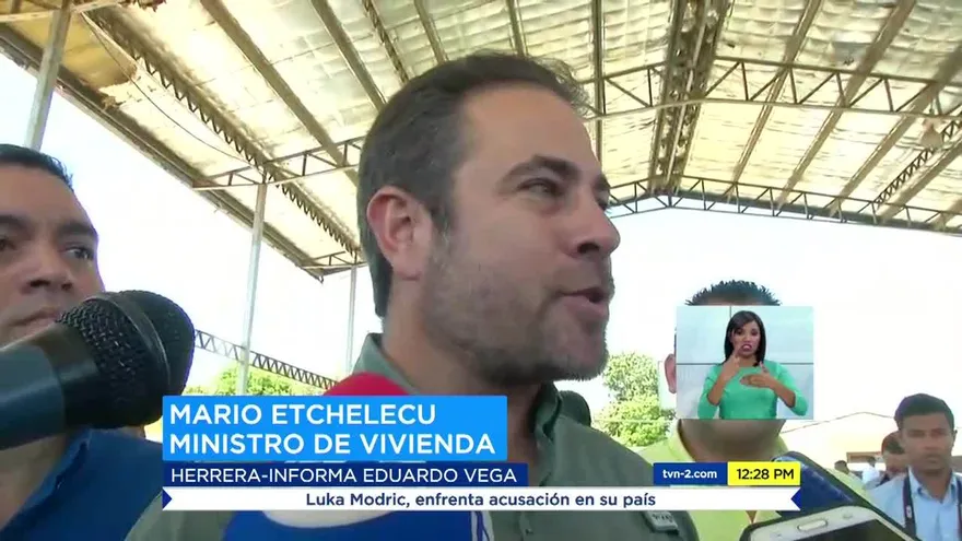 Ministro Etchelecu resta importancia a críticas por proyectos de vivienda