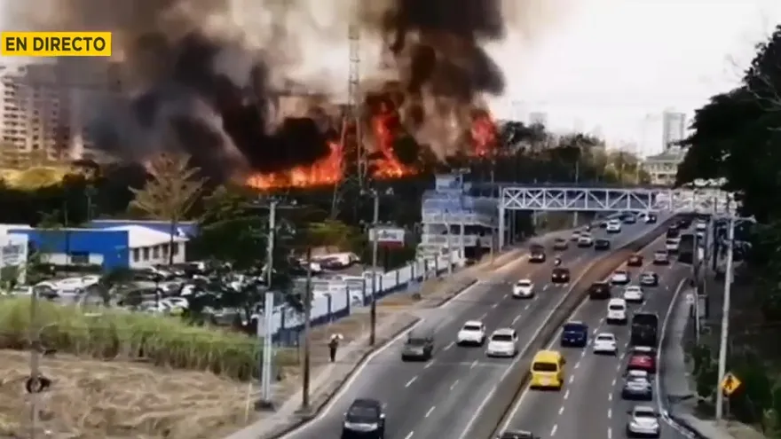 Incendio de herbazal en Condado del Rey