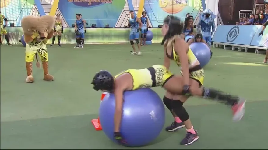 ¡Neka y Sonia nos mataron de la risa en carretilla humana!