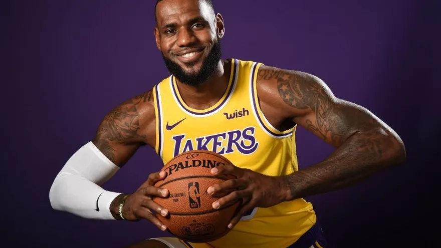 LeBron James, su primer día en la escuela y los nuevos Lakers