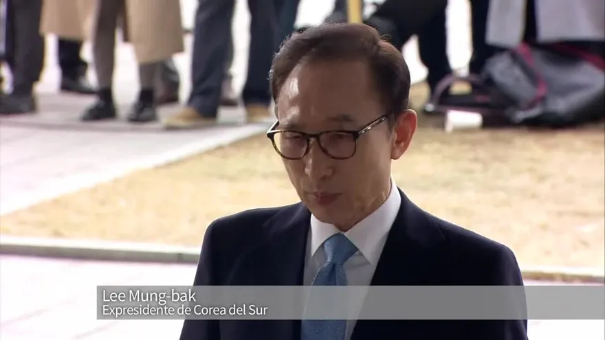 Expresidente surcoreano comparece ante fiscalía por corrupción