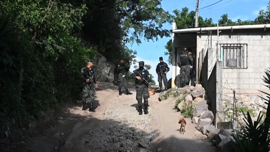 Policías militares de Honduras toman control de feudo de pandilleros