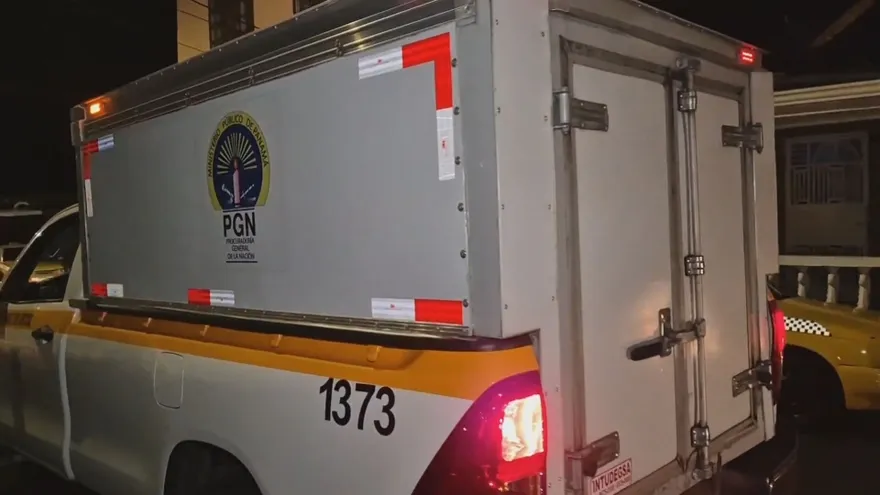 Carro fúnebre del Ministerio Público.