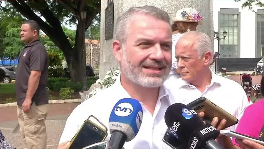 Ministro de Gobierno reacciona tras reyerta en cárcel de David