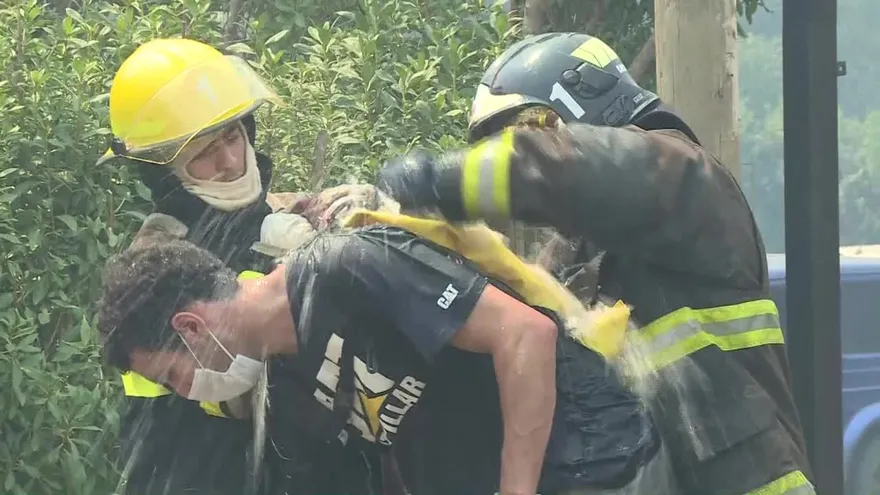 Chilenos se suman a los bomberos para luchar contra incendios