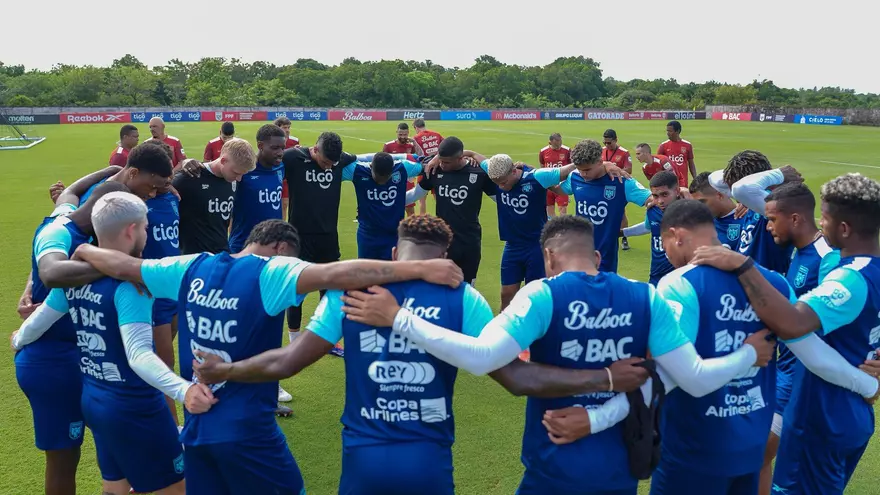 Jugadores de la selección de Panamá reunidos