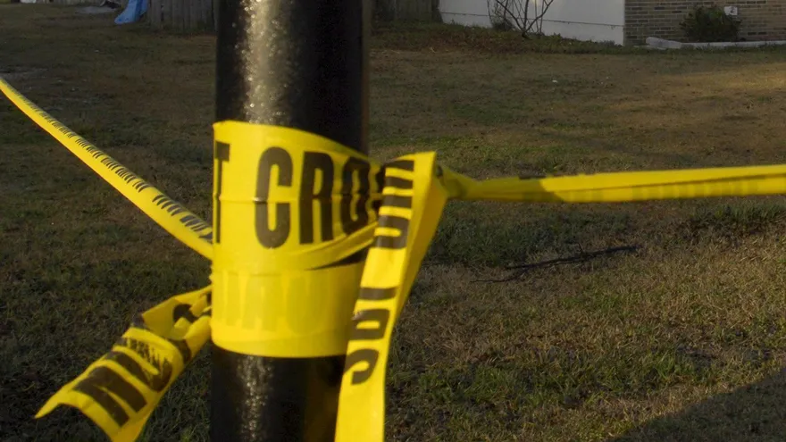 La Universidad de Alabama indicó que Bryant Drive, la calle en la que se encuentra la oficina bancaria, "está cortada" y pidió a "todo el mundo que eviten el área".