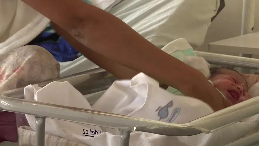 Huyendo de la crisis, venezolanas van a parir a Brasil