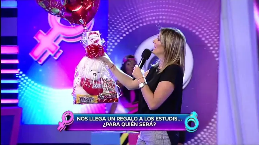 ¡Llega un arreglo al teatro y se forma una revolución!