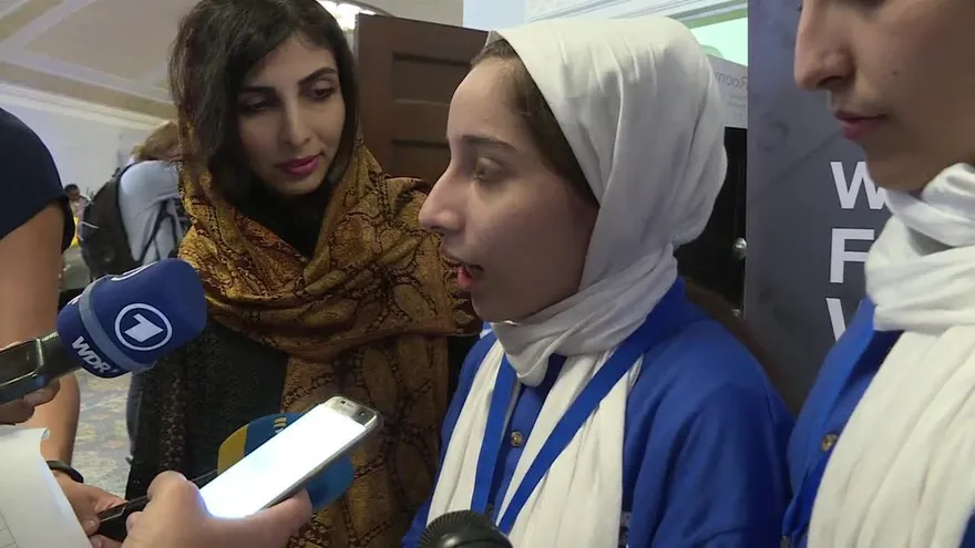 Concursantes afganas de robótica, en EEUU tras negativa de visas