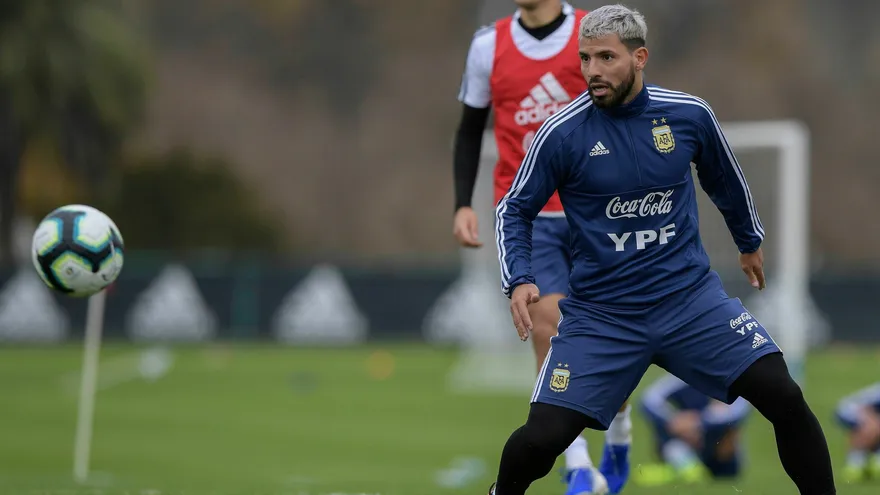 Agüero sufre una molestia muscular en la rodilla y se entrena diferenciado | Agencia