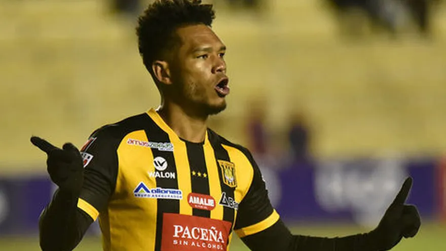 Bolivia: gremio de futbolistas rechaza recorte salarial