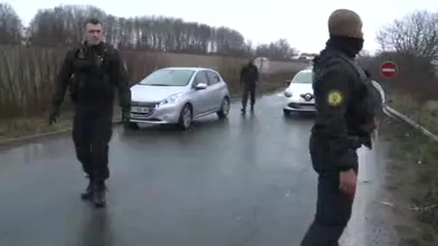 Al menos dos muertos en tiroteo y toma de rehenes en el este de París