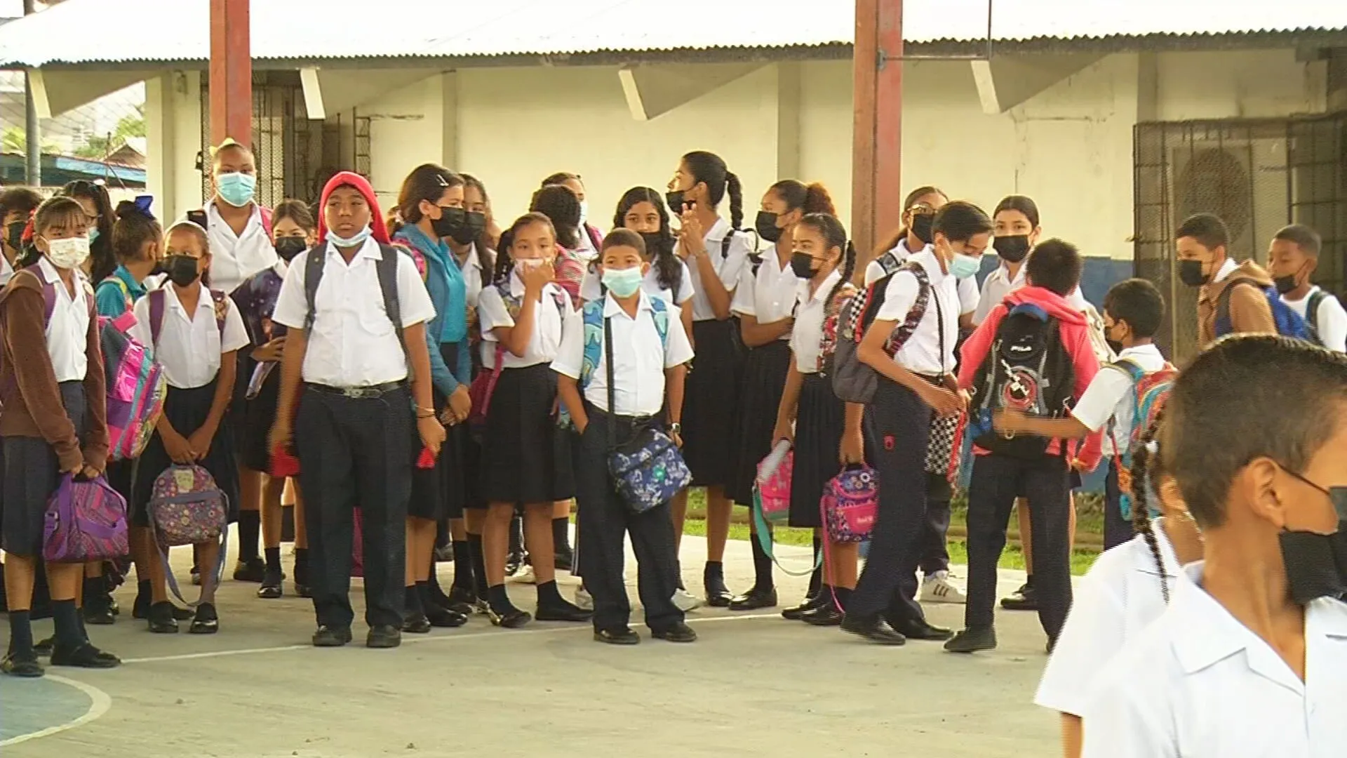 Niños en la escuela.