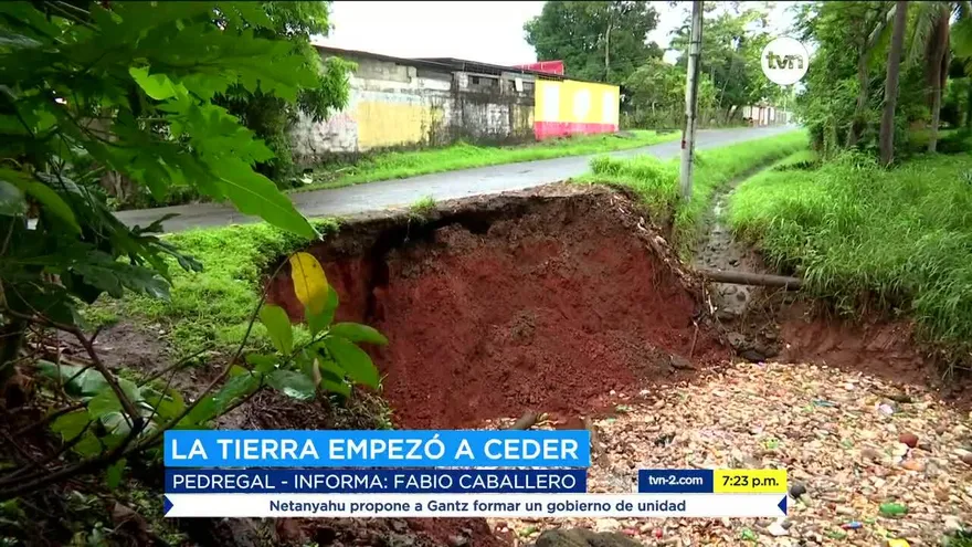Calle en Pedregal está a punto de hundirse