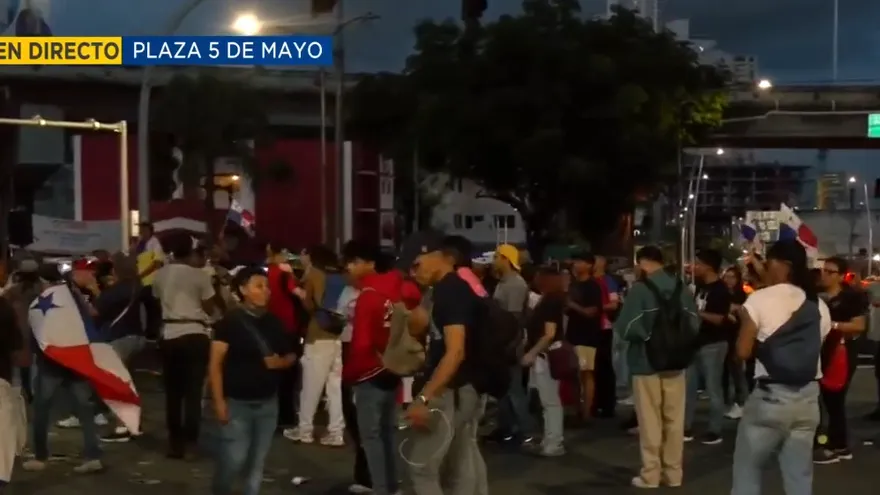 Manifestación en la Plaza 5 de Mayo