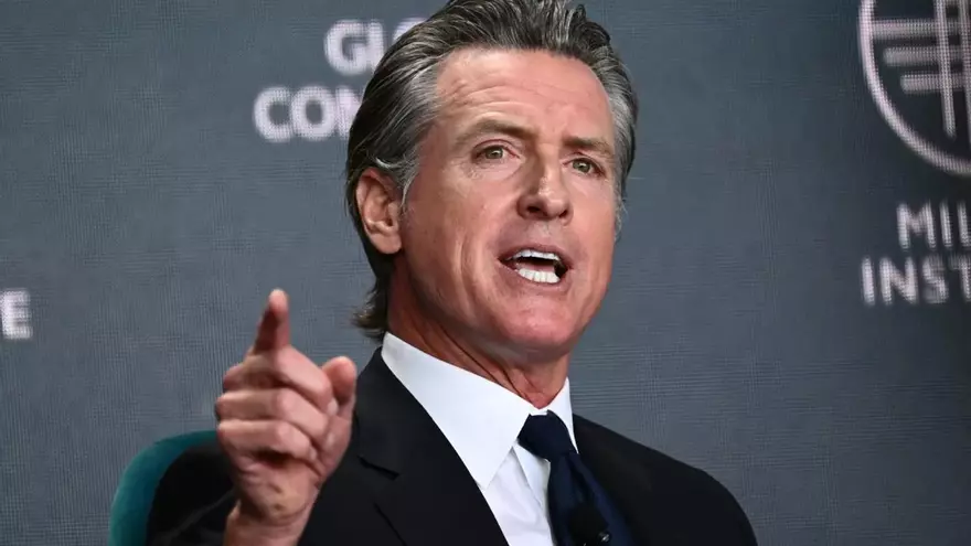 gobernador demócrata de California, Gavin Newsom
