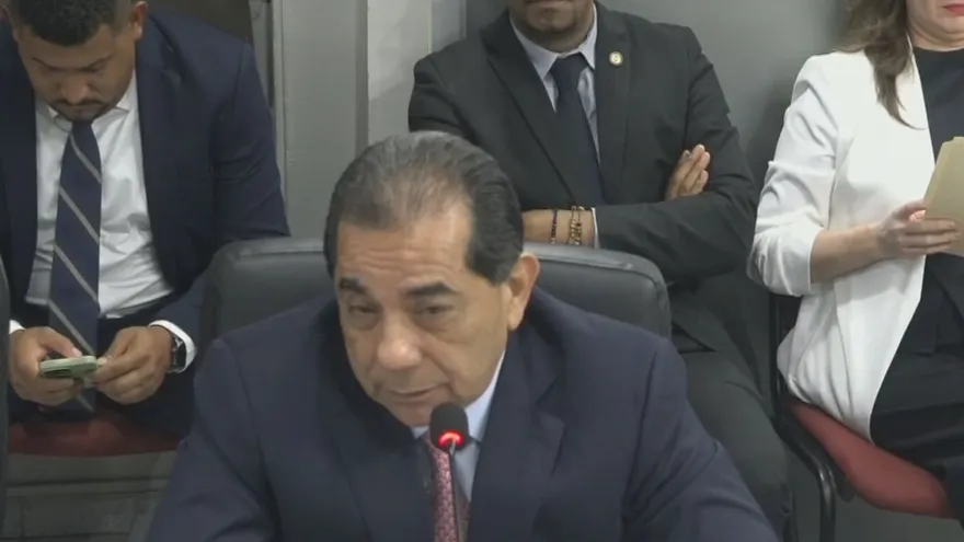 Ventura Vega, ministro de Educación.
