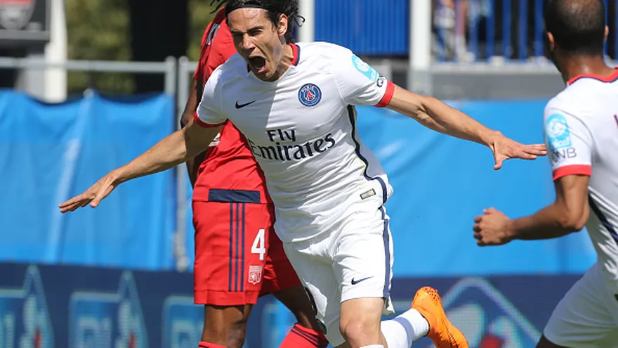 Edinson Cavani marcó el gol definitivo en el partido