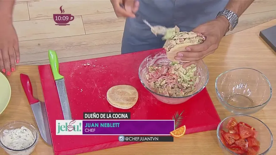 Pan Pita relleno de pollo, un desayuno rápido y saludable