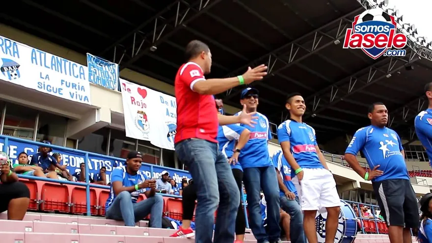 Algo del color en las gradas del Rommel Fernández, Tauro FC vs Dep Árabe Unido