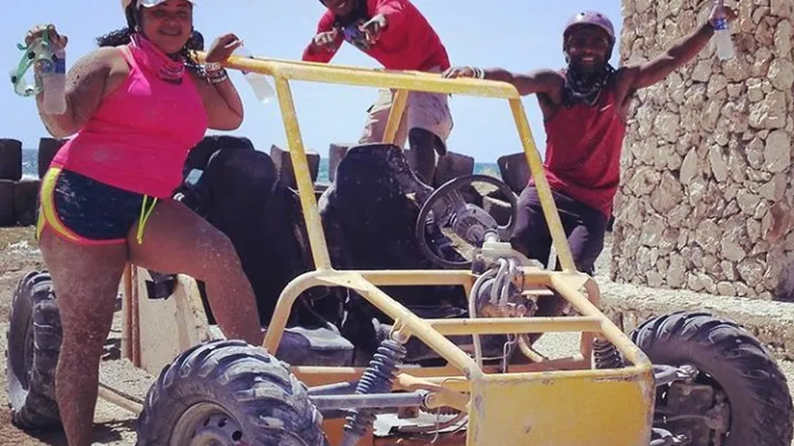 El supercampeón mundial Corrales disfruta de vacaciones en Punta Cana.