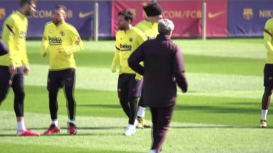 Messi anuncia que los futbolistas del Barça se bajan el sueldo un 70% por el coronavirus.