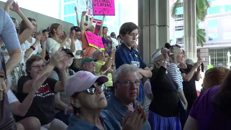 Estudiantes reclaman a Trump en acto contra armas en EEUU