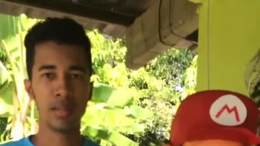 Víctor Álvarez, artista plástico creador de los muñecos de año viejo