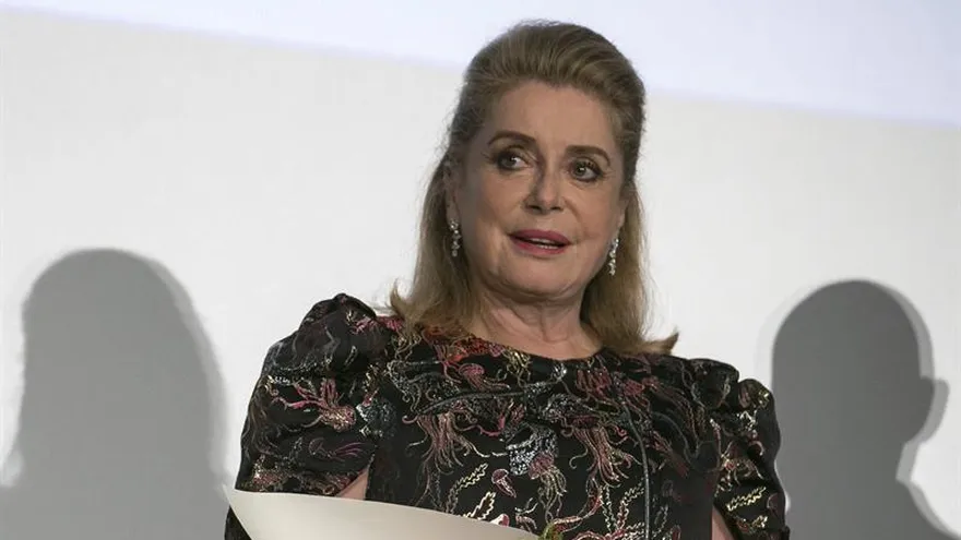 La actriz Catherine Deneuve lamentó que se tergiversase su apoyo al polémico texto que defendía "la libertad de los hombres a importunar", y presentó sus excusas a las víctimas de abusos que se sintieron ofendidas por el alegato que firmó.