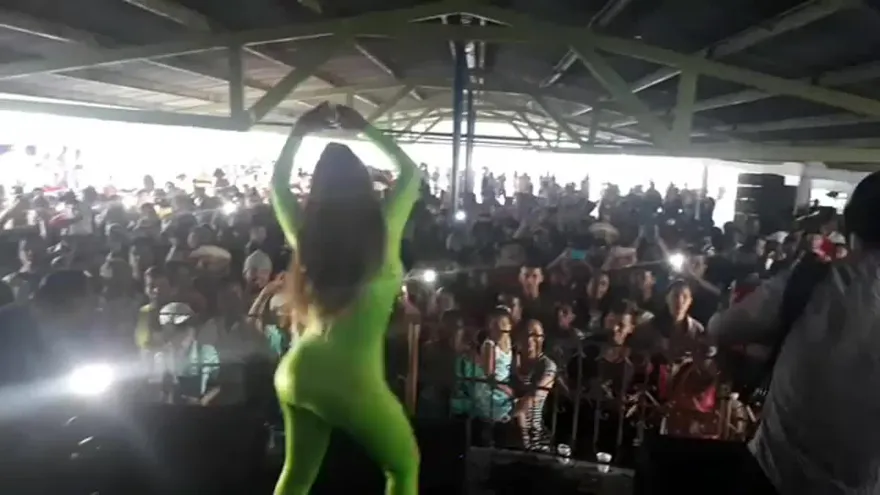 Samy y Sandra participan en la amanecida en Los Uveros de Penonomé