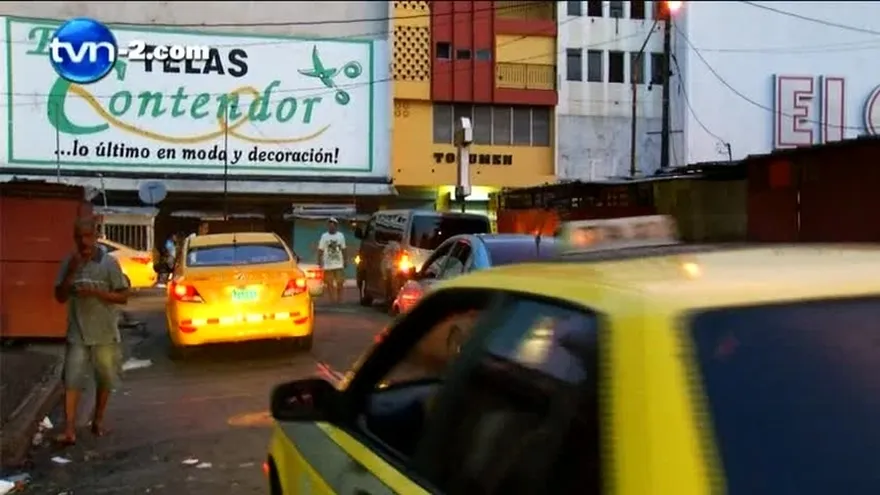 Transporte pirata domina calle 25 de Calidonia